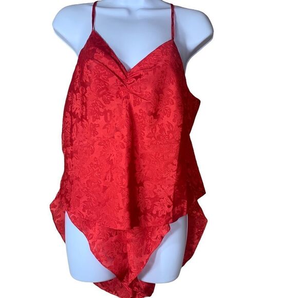 Vintage Victoria’s Secret Gold Label red pajama/lingerie set‎